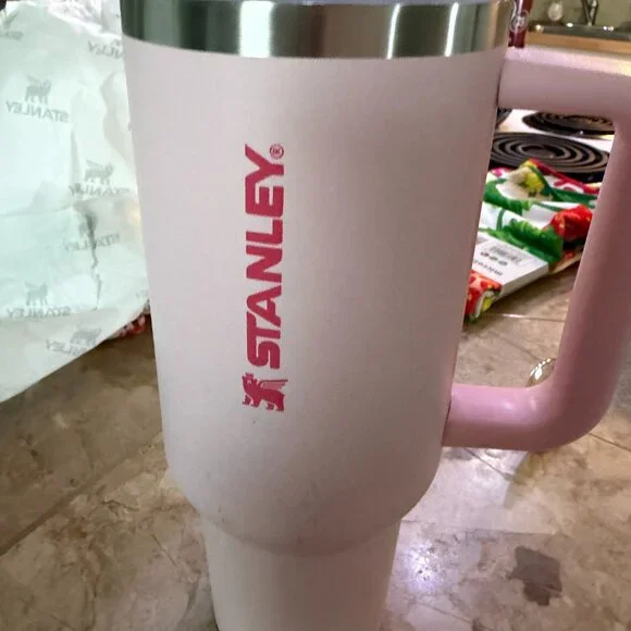 Stanley 40oz Tumbler - Picture 3 of 3